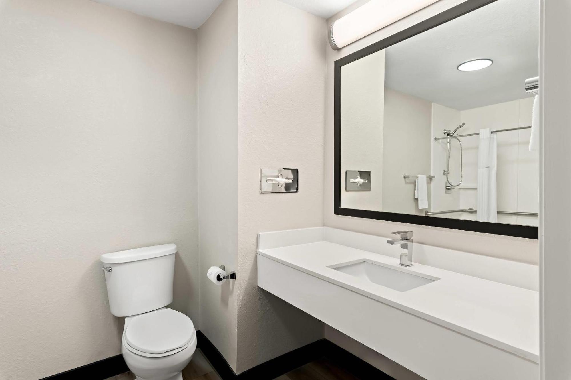 Quality Inn & Suites Dumas Экстерьер фото