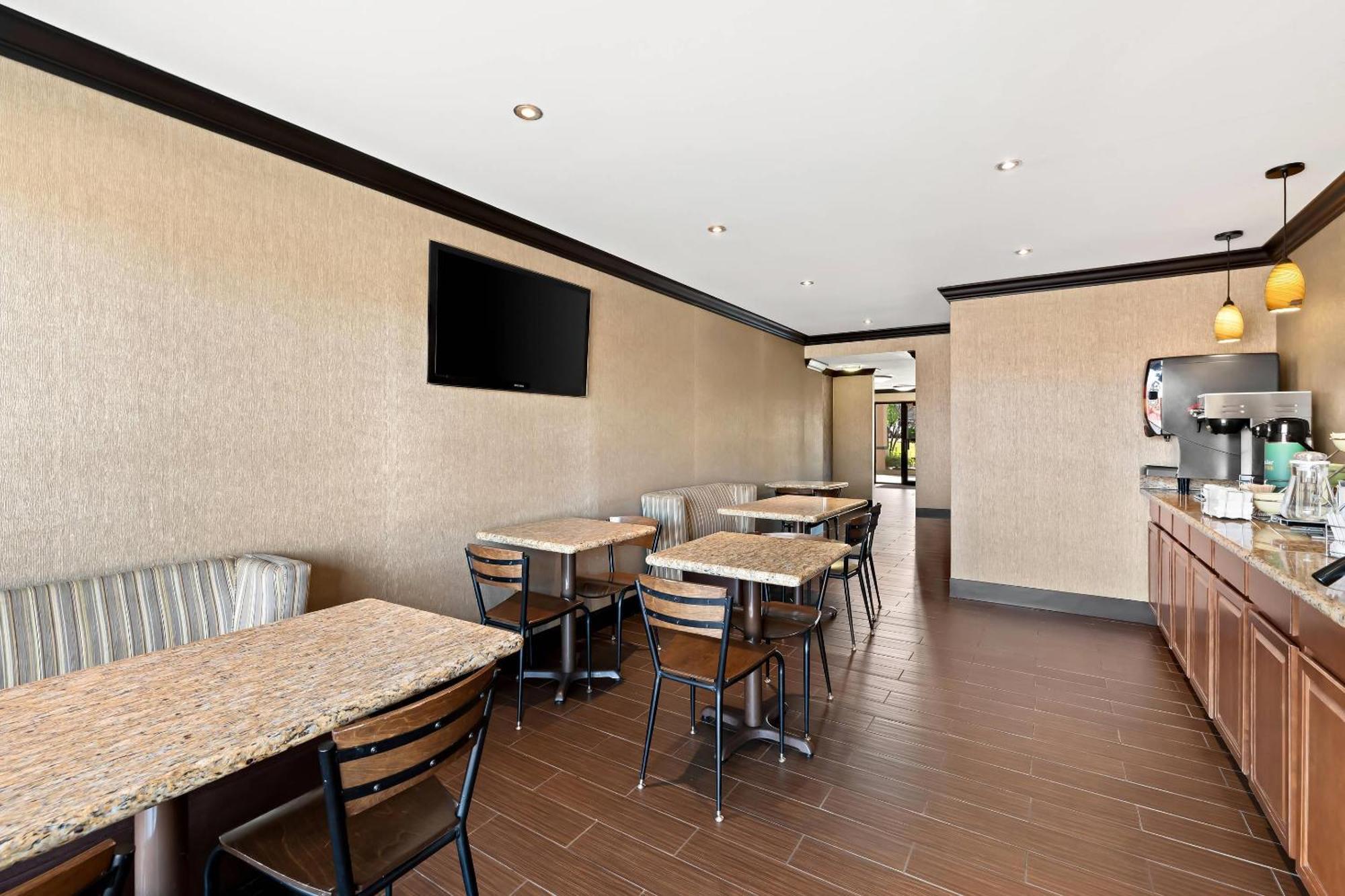 Quality Inn & Suites Dumas Экстерьер фото
