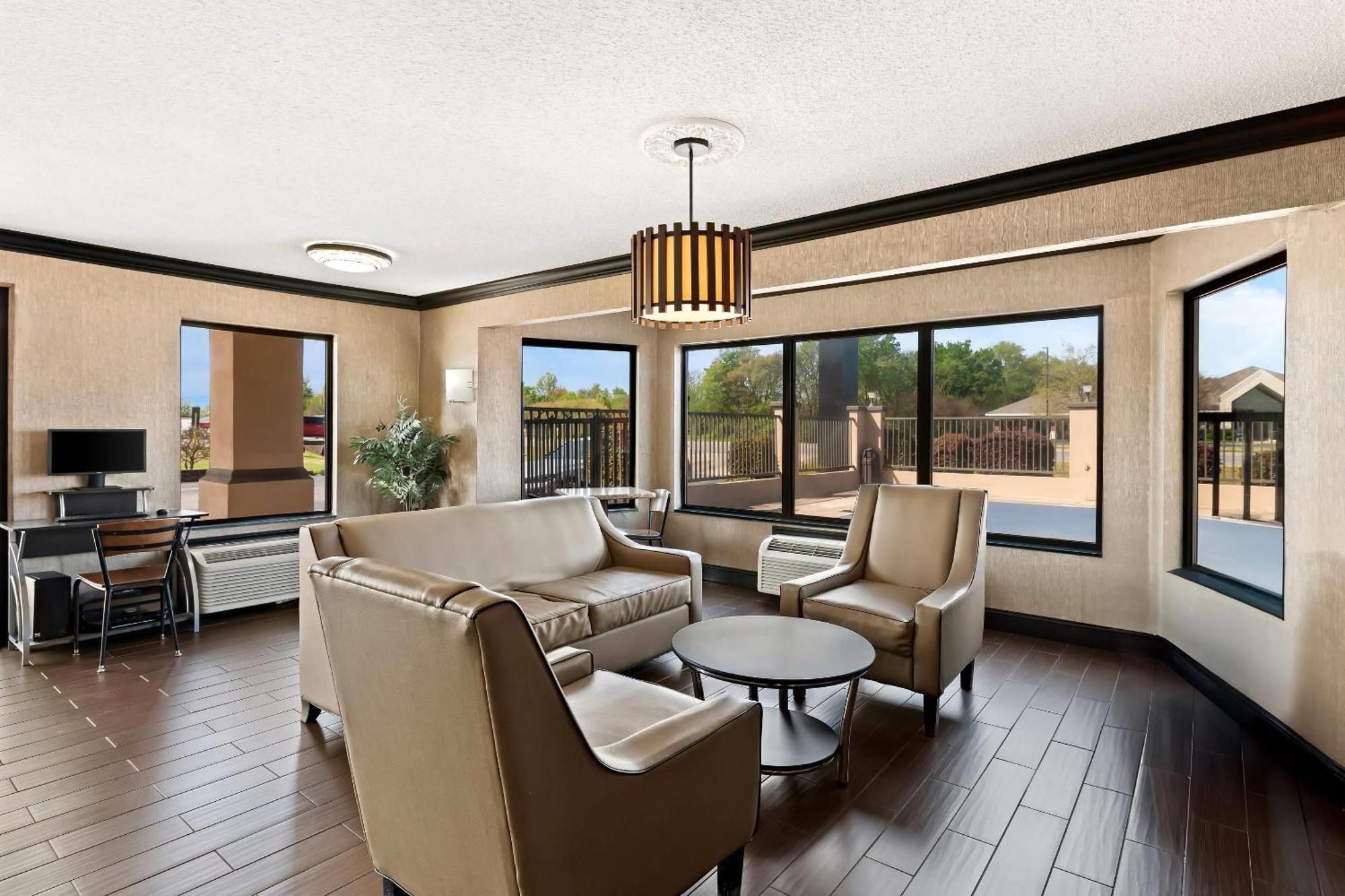 Quality Inn & Suites Dumas Экстерьер фото