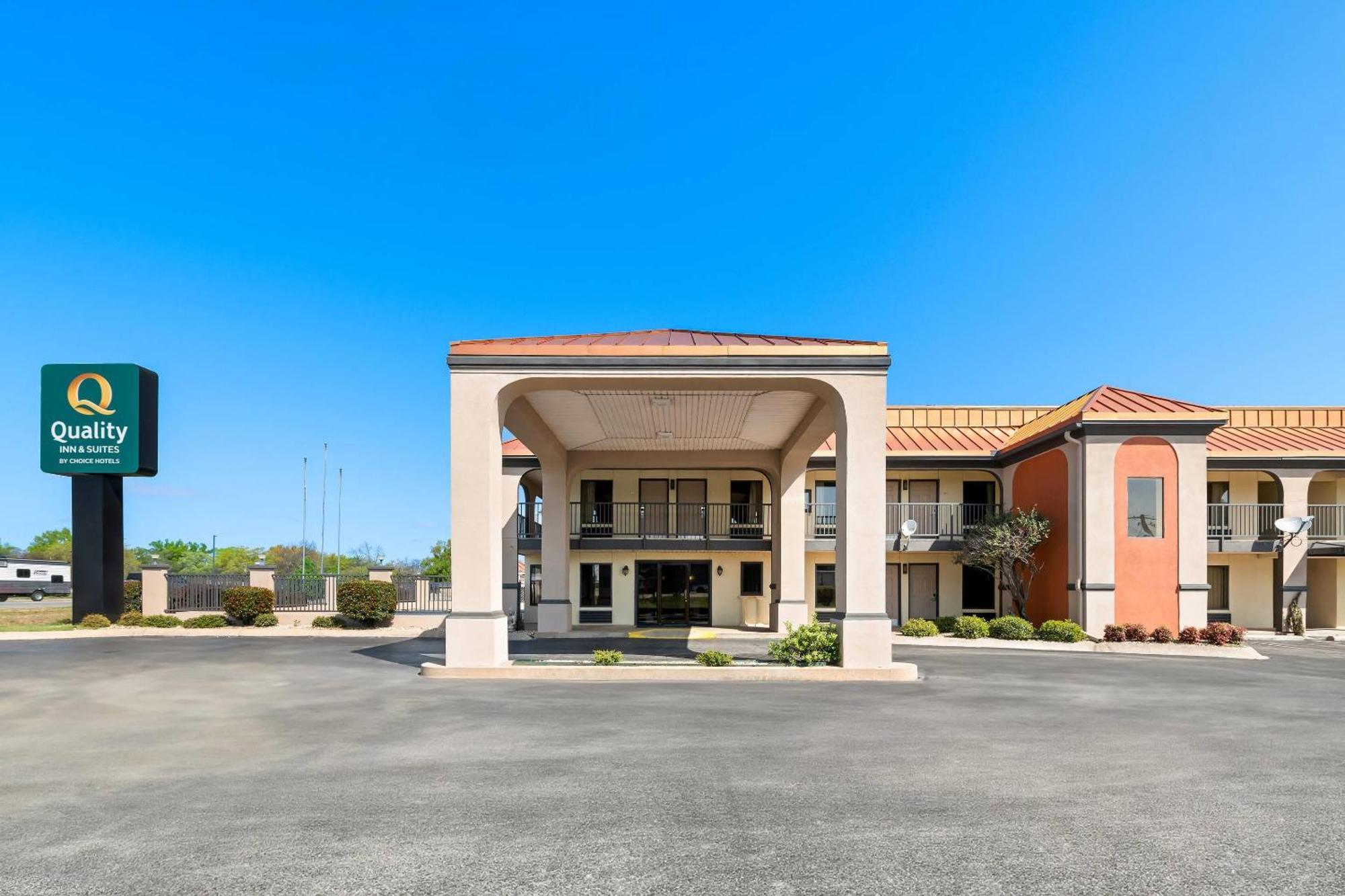 Quality Inn & Suites Dumas Экстерьер фото
